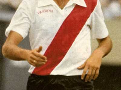 9) Mario Kempes - Argentina